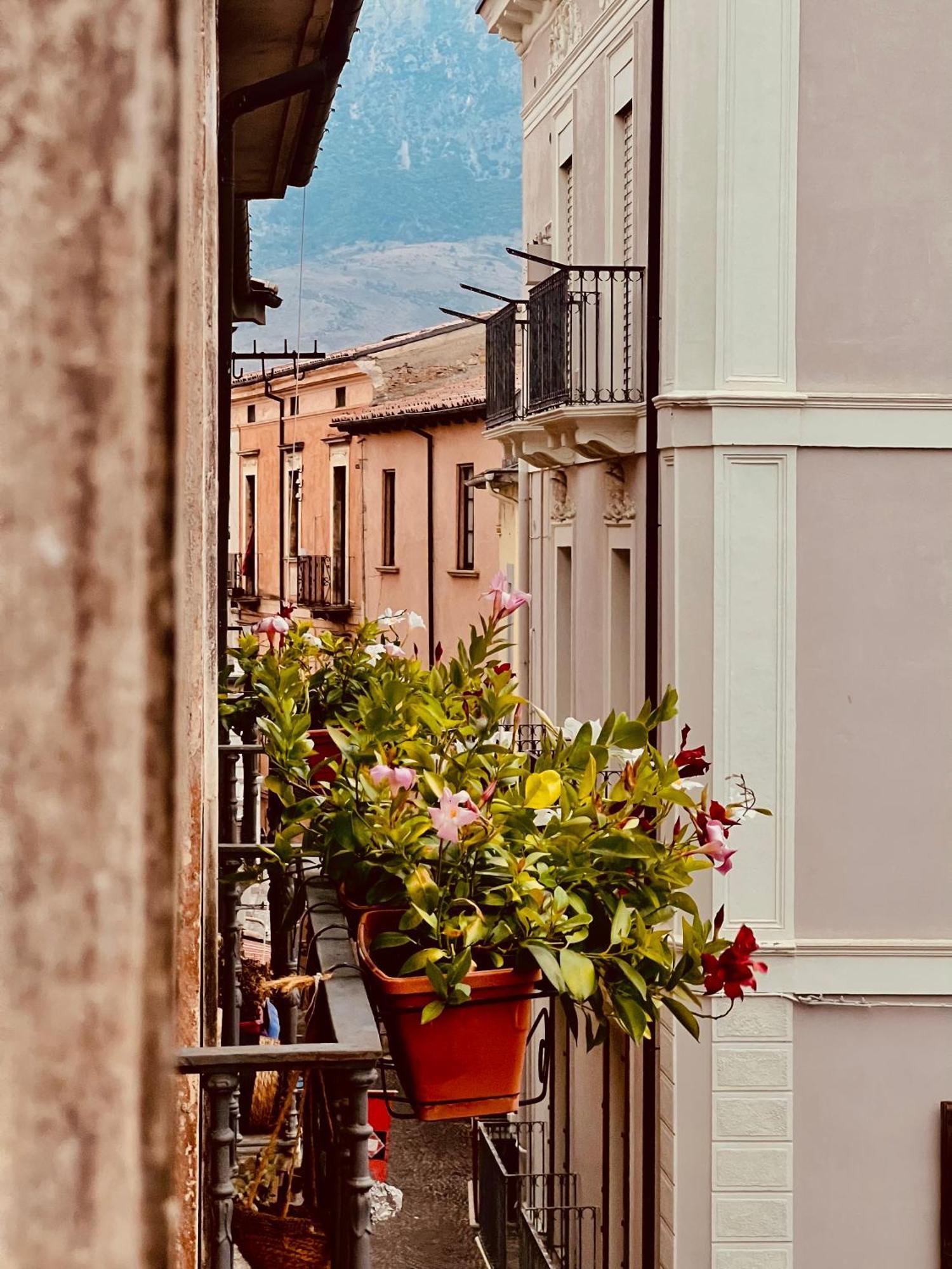 Regina D'Aragona Casa Vacanze ซุลโมนา ภายนอก รูปภาพ